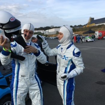 Circuitdoop (passagiers) in een VW tweezit Fun Cup